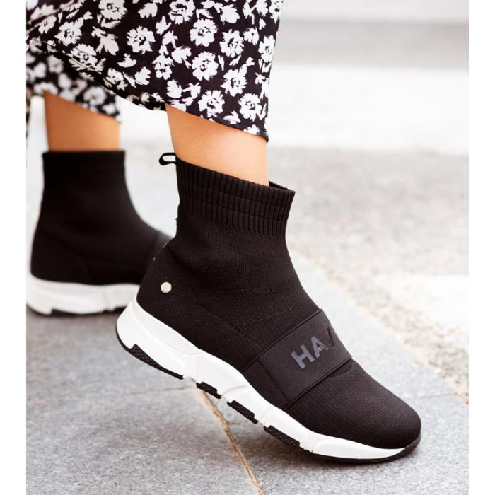 Спортивне взуття